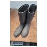 SZ 11 MENS RUBBER BOOTS