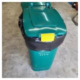 GARBAGE CAN W/WHEELS
