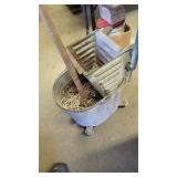 GALVANIZED MOP/SQUEEZER  PAIL W/MOP