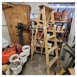6' WOODEN STEP LADDER