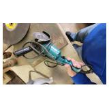 5' makita grinder - works