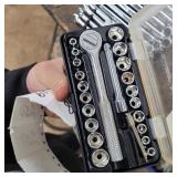 25 PIECE SOCKET SET