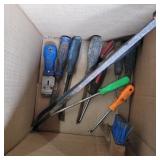 BOX OF SCREWDRIVERS