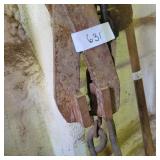 2 PALLETT CLAMPS WITH CHAIN