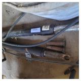 2 HYDRAULIC CYLINDERS