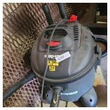8 GALLON SHOP VAC (WORKS)