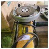 DEWALT R A GRINDER (RUNS)