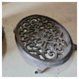 CAST IRON POT W/ LID & TRIVET