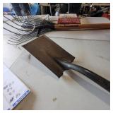 GARDEN SHOVEL