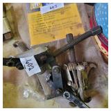 2 GEAR PULLERS