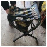 FOLDING STOOL / SEAT