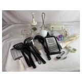 Pyrex Measuring Cup, Kitchen Utensils, Hand