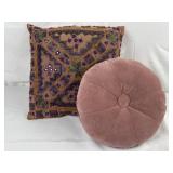 2 Decorative Throw Pillows