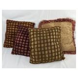 4 Throw Pillows