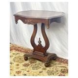 Vintage End/Side Table 28in x20in x28.5in