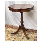 Vtg Flower-Shaped Pedestal Table 22in x22in x27in