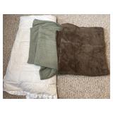 2 Fuzzy Blankets & Comforter