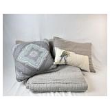 Full/ Queen Size Quilt, Matching Pillow Cases, 2