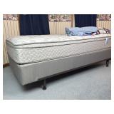 Twin Sizes Bed W/Ocean Themed Sheet Set.