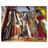 Contents of Drawer Kitchen Utensils *see pics*