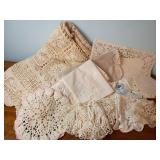 Tablecloth, Doilies & Linens