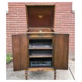 VICTOR VV7-10 Victrola Talking Machine Cabinet