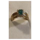 18K Yellow Gold Ring with Emerald and Diamonds
