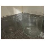 2 Vases