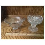 2 Pedestal Dishes