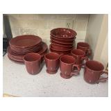 Home Trends Dinnerware Set