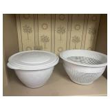 Pampered Chef Bowl with Lid and Colander