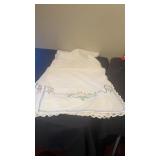 Vtg. Embroidered Table Runner