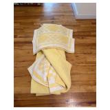 Yellow Full Size Quilt and 2 Pillowcases