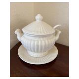 Covered Tureen with Underplate