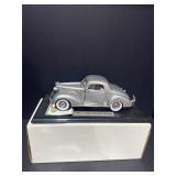 1:18 Die-Cast 1936 Pontiac Deluxe   Signature Mode