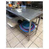 Ultradurable by Seville Classics Inc. Comercial Gr