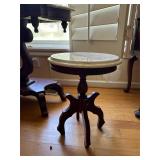 Victorian-Style Pedistal Side Table