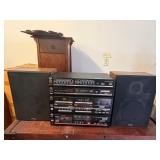 Jensen stereo w/ speakers