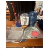 Assorted kitchen items