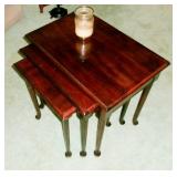 NESTING TABLES