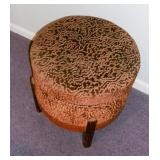 SWIVEL TOP FOOTSTOOL