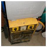 BATTERY CHARGER
