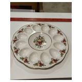 Old country roses, egg plate