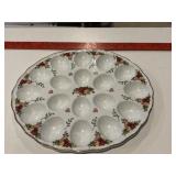 Old country roses, egg plate