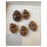 Peach seed carved monkeys