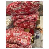 King quilt w/shams and pillow