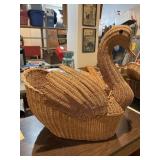 Lrg vintage wicker swan basket