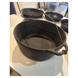 Lodge USA 8DOL cast iron Dutch oven 10 1/4"