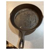 8SK USA cast iron skillet 10.75"