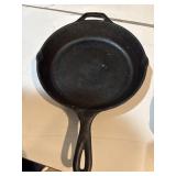 8SK USA Lodge 10.5 inch cast-iron skillet